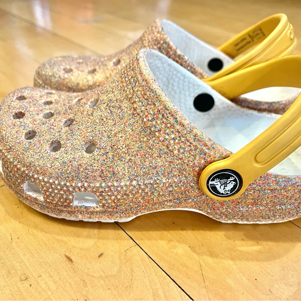 Little girls CROCS with strap worn a few times in great shape super cute!